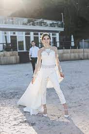 We did not find results for: Modernes Brautoutfit Weisser Hosenanzug Mit Schleppe Fur Die Braut Hosenanzug Braut Hosenanzug Hochzeit Weisser Hosenanzug