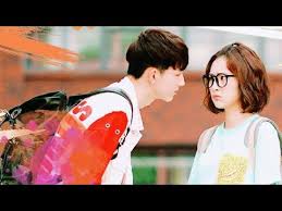 Chen qing qing, umutsuzca düzenlenmiş bir evlilikten kaçınmak ve kendi şartlarında sevgiyi bulmak isteyen zengin bir evin kızıdır. Accidentally In Love 2018 Chinese Youth Series Youtube