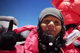 Arunima sinha story, biography, train accident. Arunima Sinha Ambedkar Nagar To Mount Everest On One Leg