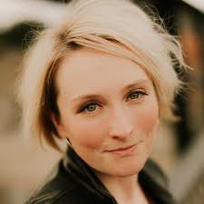 Meredith Bowen's Instagram, Twitter & Facebook