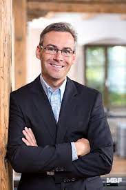 You need to adjust your profile photo style so it fits the specific platforms. Photography Men Business Professional Headshots 57 Ideas For 2019 Photography Poses For Men Corporate Portrait Corporate Headshots
