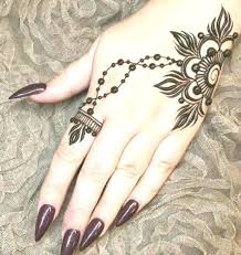 Gratis 700 contoh gambar henna yang bisa kamu pilih untuk di tangan, kaki dan keperluan lainnya. Tangan Gambar Henna Simple Dan Mudah Ditiru