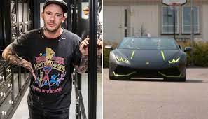 Det var bara ett par månader sedan som joakim lundell köpte sig en helt ny lamborghini och detta trots att han inte har körkort. Joakim Lundells Korkortsbluff For Att Lura Sina Hatare