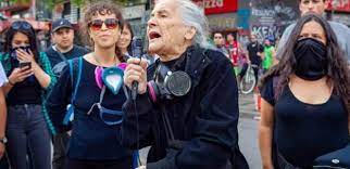 Junto a manuel vergara, su compañero por más de 6 luisa toledo, en su 8 de marzo: Bc9oz6hho K5wm