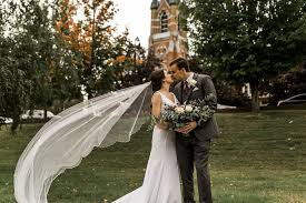 A Manchester Nh Fratello S Wedding Mary Katherine Photography A Burgundy And Blush September New England Wedding With Nh Wedding England Wedding Wedding