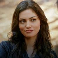 Hayley Marshall, She born as a werewolf , lived as a hybrid , and died as a  vampire . Amazing character 😎