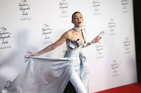 British Fashion Awards: Viel nackte Haut und extravagante Herren