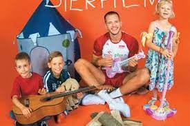 Последние твиты от bartoszkurek (@bartosz_kurek). Bartosz Kurek Zagral Dzieciom Na Gitarze Zdjecia Super Express