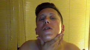 For shorter beards, continue this slow massage over your chin, up through your mustache and then under your chin and neck area. How To Apply Beard Growth Oil Youtube