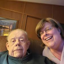 OH MY GOSH… LOOK AT THIS TREE!!! Yesterday, when I asked you all what theme  you think I'm ding this year for Christmas, so many of you said VINTAGE  CHRISTMAS… and GUESS