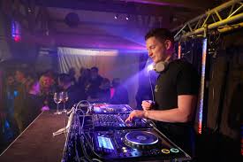 5 Essential Tips for Finding the Best DJ for Your Event | Star DJ Hire