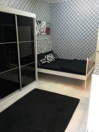 Ibu bapa adakalanya begitu teruja menghias bilik anak sehingga kadang kala sukar untuk memilih yang mana sesuai atau tidak sesuai. Dekorasi Bilik Tidur Kecil Bertemakan Hitam Putih Simple Sangat Cantik Ilham Dekorasi