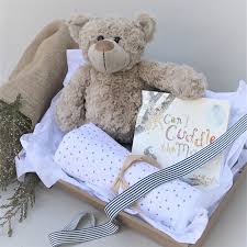 As a new parent, it's hard to wrap your head around all the things you'll need to take care of a little one: Classic Gift Set 1 Hello Baby Gift Combo Kraft Gift Tray Blossom Indulgence