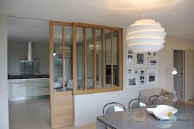 Une Cuisine Ouverte Avec Porte Coulissante Vitree Separation Cuisine Salon Cuisine Ouverte Cloison Coulissante