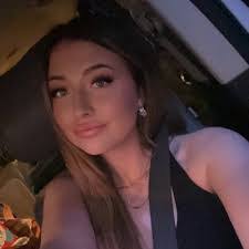 Courtney Watkins's Instagram, Twitter & Facebook