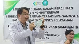 From cdn2.tstatic.net aksi tawuran dua kelompok ormas ini akhirnya dapat dibubarkan oleh petugas kepolisian resor jakarta selatan. Aiciro Di T Agung Aiciro Di T Agung Sejumlah Pengungsi Gunung Agung Bali See More Of Aiciro 7 On Facebook Desain Rumah Mimimalis Modern