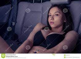 Nackte sexy Frau im Auto stockbild. Bild von karosserie - 96080447