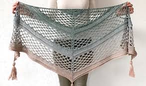 Crochet filet pattern shawl with flowers. Flower Shawl Free Crochet Patterns