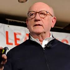 Phil Knight offers 'unwavering support' for Nike CEO John Donahoe, who  faces pressure within and without