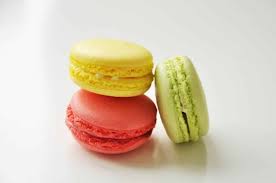 Клубничные макаронс на итальянской меренге (macarons a la fraise). Macarons Vs Macaroons The Difference The Connection With President Macron