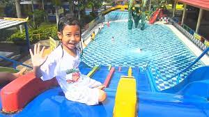 Saat berenang hampir seluruh otot tubuh dari kepala sampai kaki ikut bergerak. Kolam Renang Anak Pancuran Mas Purbayasa Water Park Children S Pool Waterboom Youtube