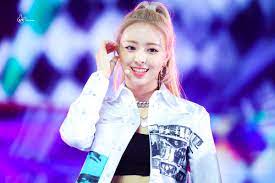 For jyp entertainment's twice, by once. Itzy Questioned Yuna S Status As A Once So She Did Everything She Could To Prove She S A True Twice Fan Kissasian