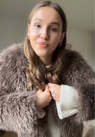 Nina Nieves's Instagram, Twitter & Facebook