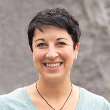 Tara Wiles's Instagram, Twitter & Facebook