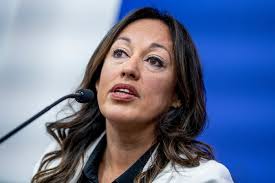 La ministra de industria, Fernanda Cardona dijo que en el conflicto  pesquero se sigue "trabajando en