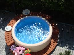 verkoeling in uw eigen tuin hot tub outdoor gardens outdoor