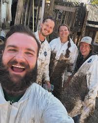 This past week Speakeasy gathered up over 100 hours of volunteer work for  the town of Hot Springs and we are so proud of everyone. Next week we want  to try and