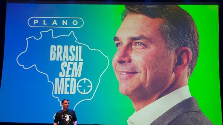 Flávio Bolsonaro apresenta plano Brasil Sem Medo