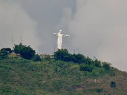 Cristo rey es una estatua de 40 metros de altura ubicada en el cerro los cristales a 1440 msnm en el corregimiento los andes, al occidente de la ciudad de santiago de cali, colombia.el cerro recibe ese nombre debido a la gran cantidad de cuarzos que podían recogerse en sus alrededores. Cristo Rey Cali Mapio Net