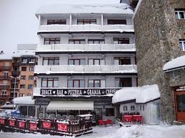 Apartamentos caribou have an ideal location in andorra's pas de la casa,100 metres from grand valira ski resort. Apartamentos Pas De La Casa Forfait Ofertas Esqui Pas De La Casa