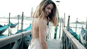 She was first known as a member of schlager band wolkenfrei and later began working as a solo artist following the band's split. Vanessa Mai Venedig Love Is In The Air Official Video Youtube