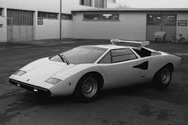 It is one of the many exotic designs developed by italian design house bertone, which pioneered and popularized the sharply angled italian wedge shape. Vin Walter Wolf S Lamborghini Countach Lp400 Chassis 1120006 Supercar Nostalgia