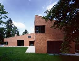 Wohnhaus In Munchen Geneigtes Dach Wohnen Baunetz Wissen In 2020 House Styles Mansions House