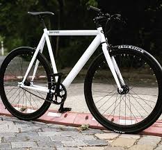 Immer Wieder Schon Tolle Aufnahmen Aus Leipzig Taglich Werden Es Mehr Bikes Von Uns In Dieser Tollen Stadt Das Freut Uns Simple Bike Fixie Bike Bike Design