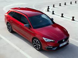 Zowel de leon als de leon st worden leverbaar met een ruim aanbod in motoren: Seat Leon Sportstourer 2020 Pictures Information Specs