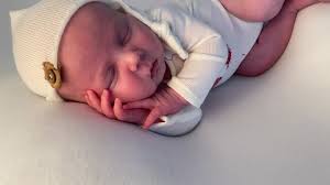 And here we go🤩 Our Christmas Mini sessions for November is up for sale