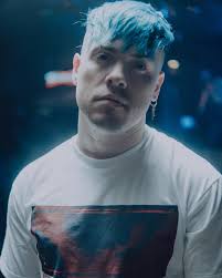 We printed things onto cloth and they look cool! Catch these sweet thangs  at our upcoming shows! 👀👌🏻💙 📷: @shredxward