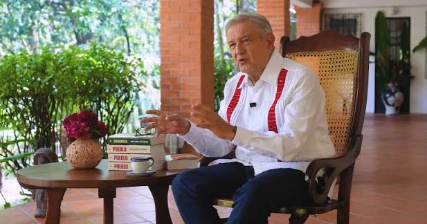🔥AMLO: la voz que regresa desde Palenque Andrés Manuel López Obrador reapareció en video desde su hacienda "La Chingada" en Chiapas. No fue un mensaje improvisado: fue la presentación de su nuevo