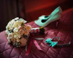 This look, which exudes sophisticated glamour, is a popular choice amongst celebrity brides including michelle keegan and kate moss and the duchess of cambridge. Buy Flowers Online Sharjah Matching To Every Bridal Dressing Concept
