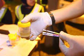 Ujian air kencing terhadap pemandu lori yang terlibat dalam kemalangan yang mengorbankan pemimpin veteran dan ahli parlimen bukit gelugor, karpal singh dipercayai mempunyai pengaruh dadah. Pemandu Tak Tahu Plet Kereta Palsu