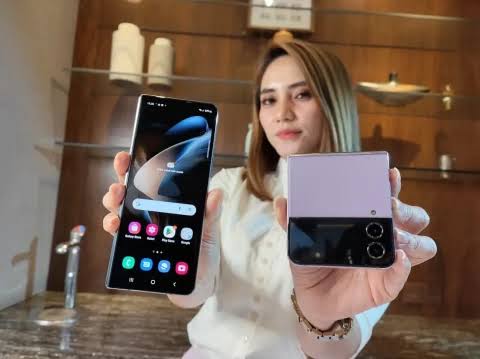 Ini Alasan Mengapa Konsumen Indonesia Tergila-gila dengan HP Lipat
