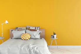Yellow is one of the most versatile and adaptable colors that you will ever come across, and despite its accent walls are also a popular option, and you can even add texture to the room by choosing a unique pattern for the wall. What Drapes Go With Yellow Gold Walls