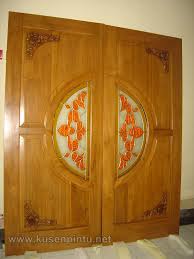 Saat ini, menjadi pilihan yang sangat bagus untuk rumah, selain menampilkan kesan natural juga desain pintu rumah minimalis type 36 model terbaru. Pintu Rumah Dengan Model Pintu Grafik Bunga Kusen Pintu Jendela