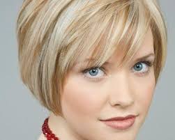 Stylen sie in drei einfachen schritten die … Frisuren Mit Geheimratsecken Frauen Haarschnitt Bob Frisur Coole Frisuren