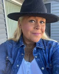 👇🙏 In Kansas today and heading towards TX. Life is rich with  possibilities for happiness. Look ahead and build yours dreams into  reality. You can do it! 🩷 #love #InstaGood #PhotoOfTheDay #art #