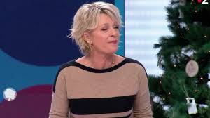 Information on valuation, funding, acquisitions, investors, and executives for kujten cachemire. Le Pull Raye Cachemire Kujten De Sophie Davant Dans C Est Au Programme Le 05 12 2018 Spotern